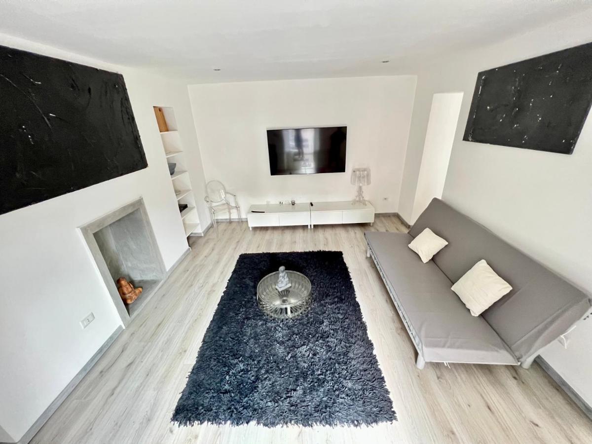 Abstract House Design Home In Center Of Турин Екстер'єр фото